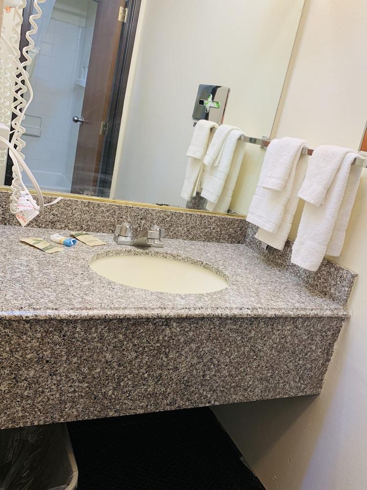 Luxury Inn photo 20