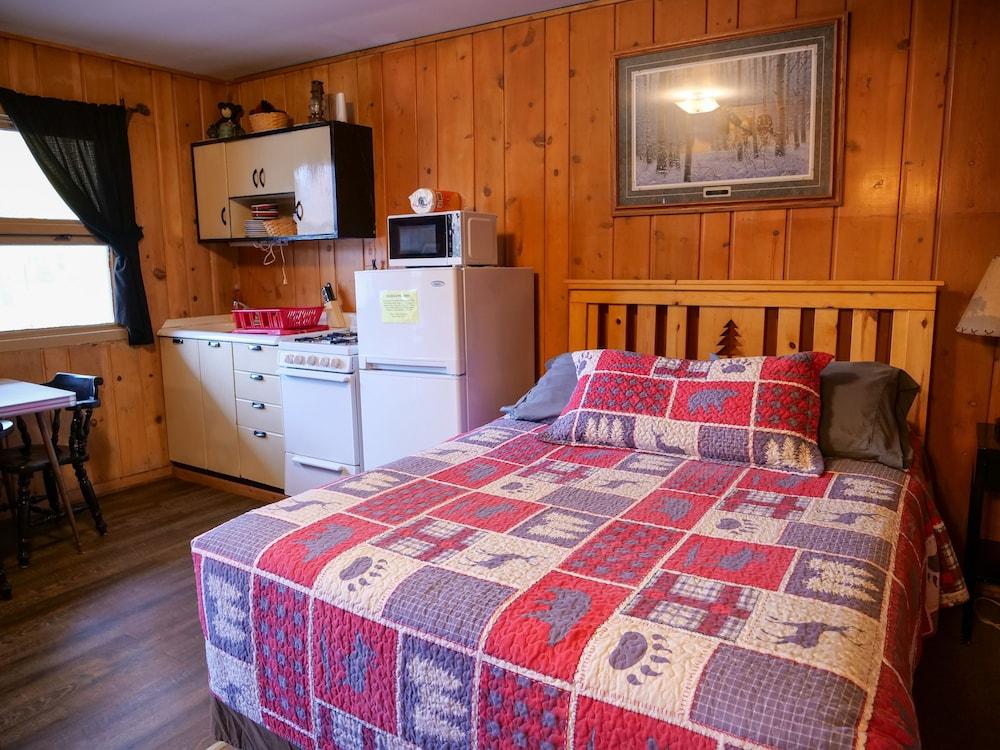 Sunshine Motel and Cabins photo 8
