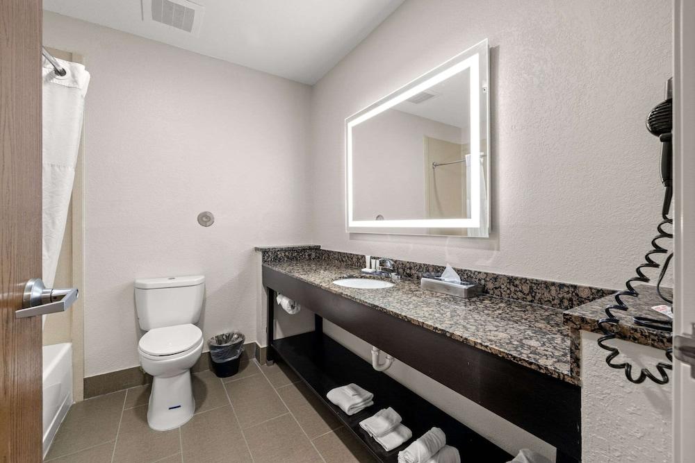 Clarion Pointe Lakeland I-4 photo 26