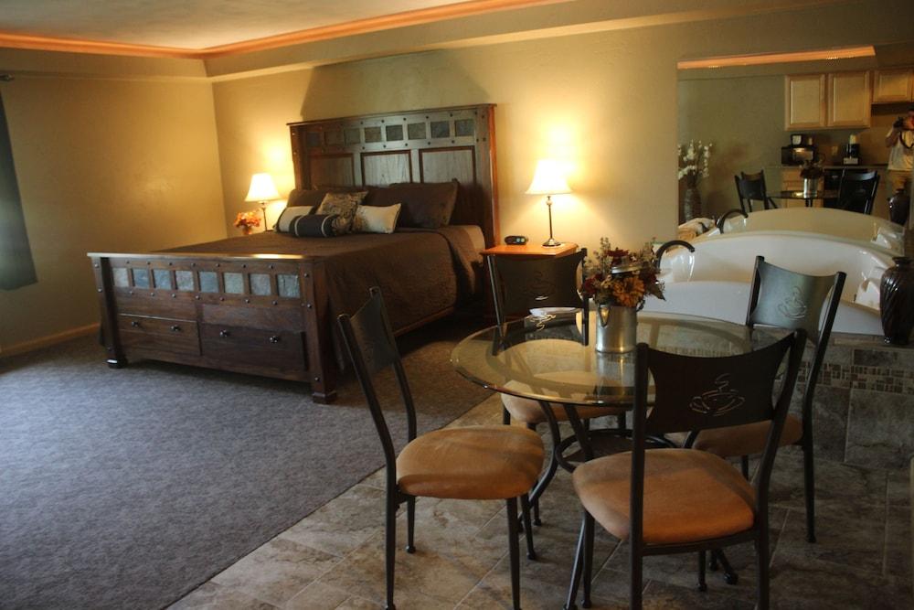 Shawano Four Seasons Hotel photo 34