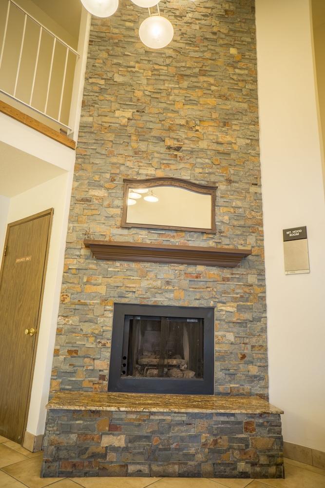Sunnyside Inn & Suites photo 80