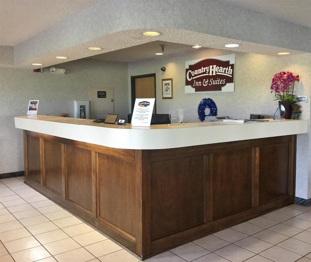 Capital O Amerihost Inn and Suites Fulton Hwy 54 MO photo 3