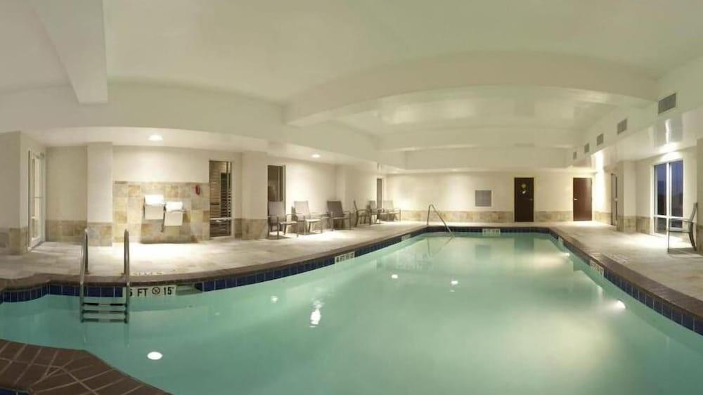 Holiday Inn Express & Suites El Paso West by IHG photo 2