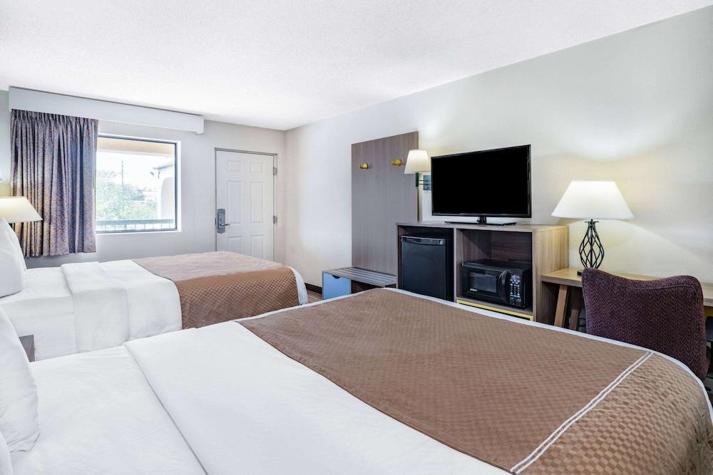 Days Inn by Wyndham Macon I-475 photo 16