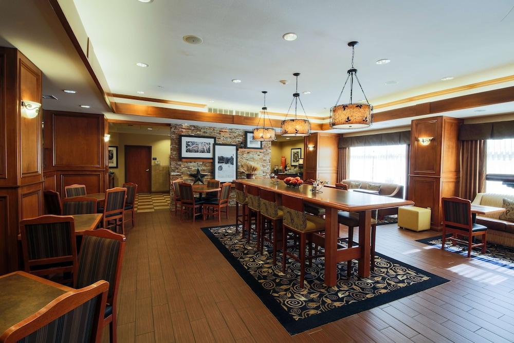Hampton Inn Waterloo Cedar Valley photo 2