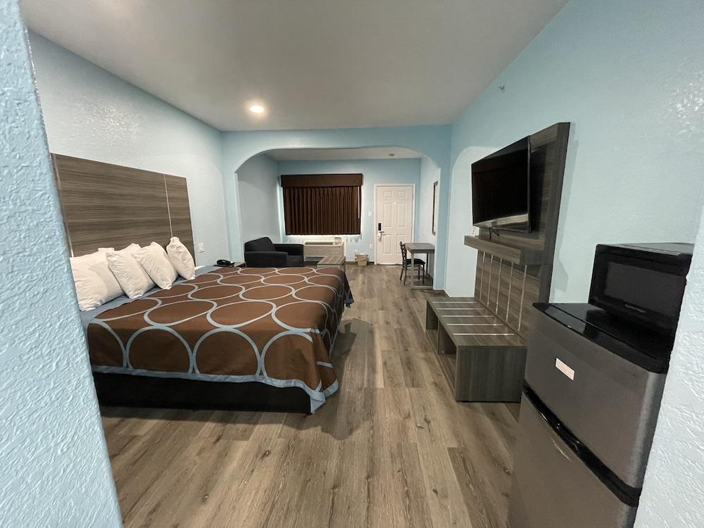 Super Stay Inn Humble IAH East photo 3