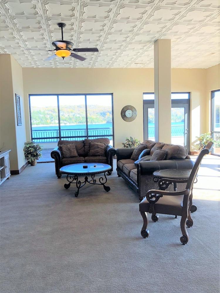 D'Monaco Luxury Resort photo 48