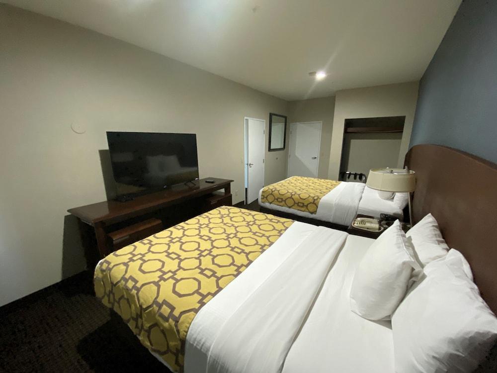 Baymont by Wyndham Colorado Springs photo 9