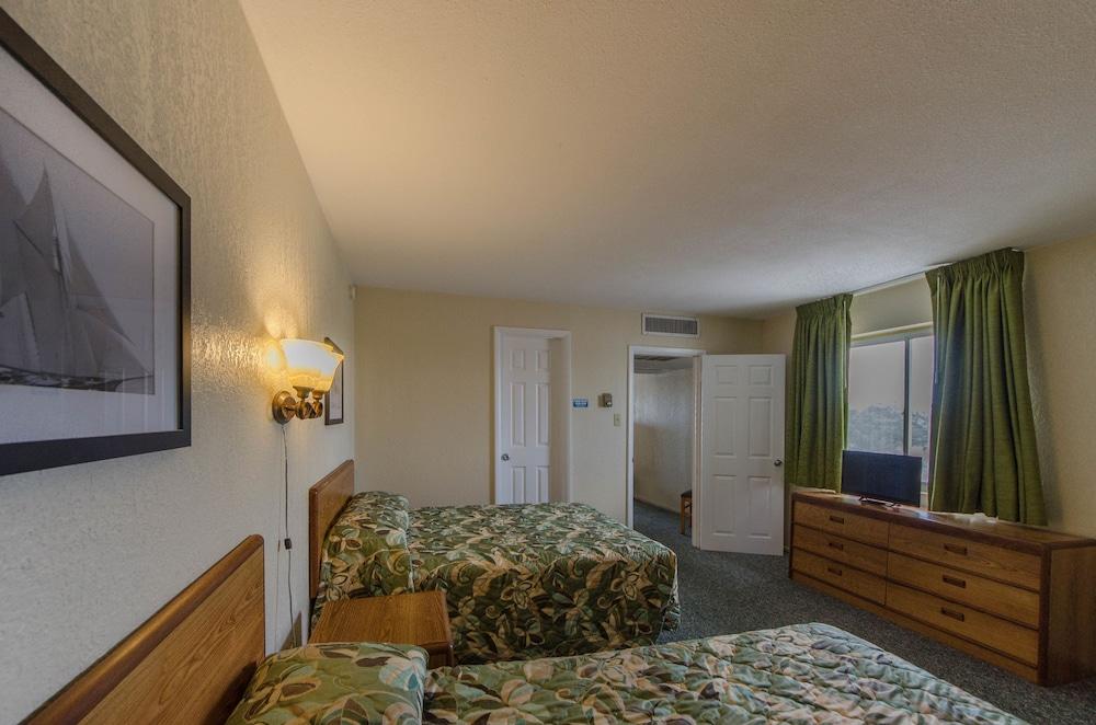 Attache Motel photo 34