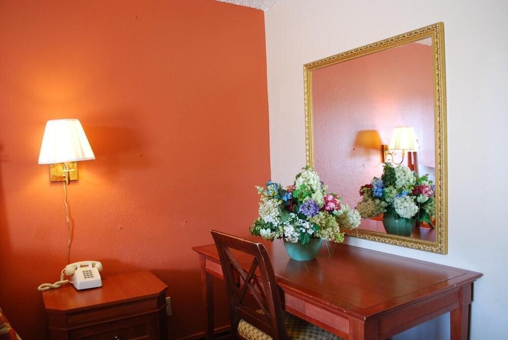 Royal Inn photo 3