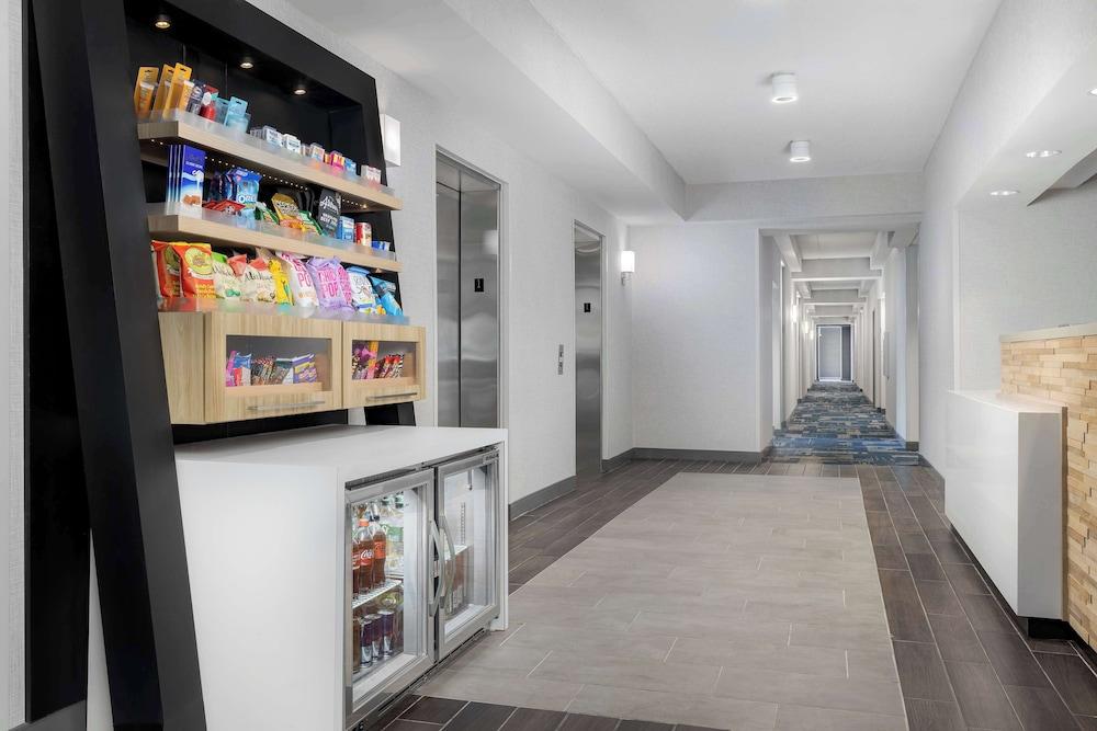 Hampton Inn Louisville-Airport photo 20