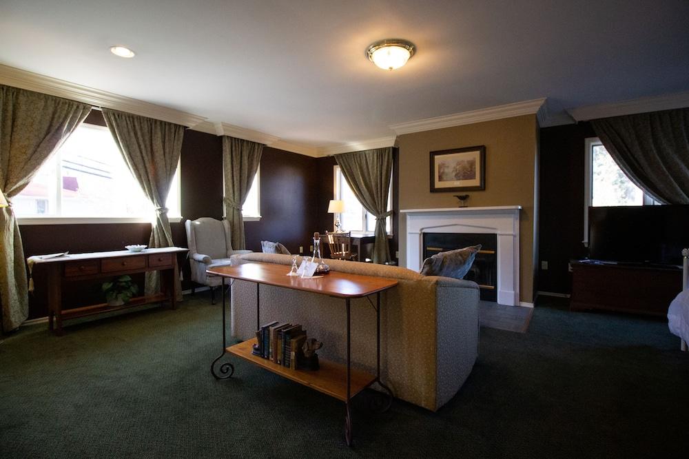 Delamater Inn photo 16