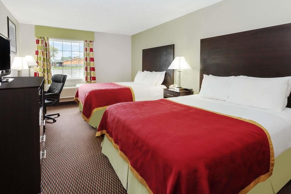 Baymont by Wyndham Beloit photo 12