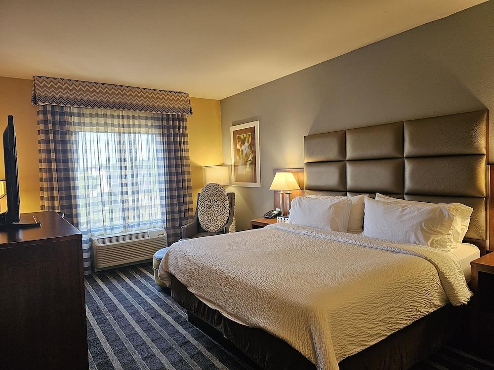Holiday Inn Express & Suites Perry-National Fairground Area #34 by IHG photo 21