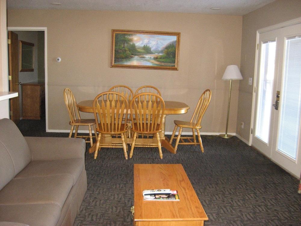 Beachcomber Inn photo 24