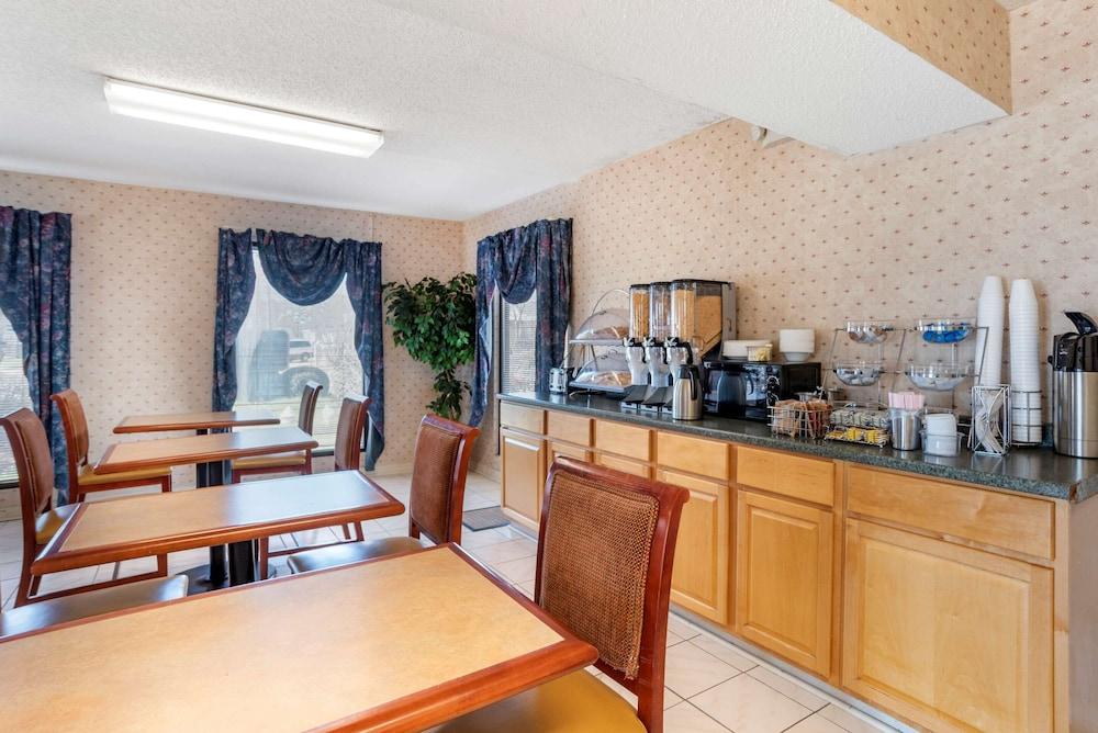 Econo Lodge Pearl - Jackson photo 32