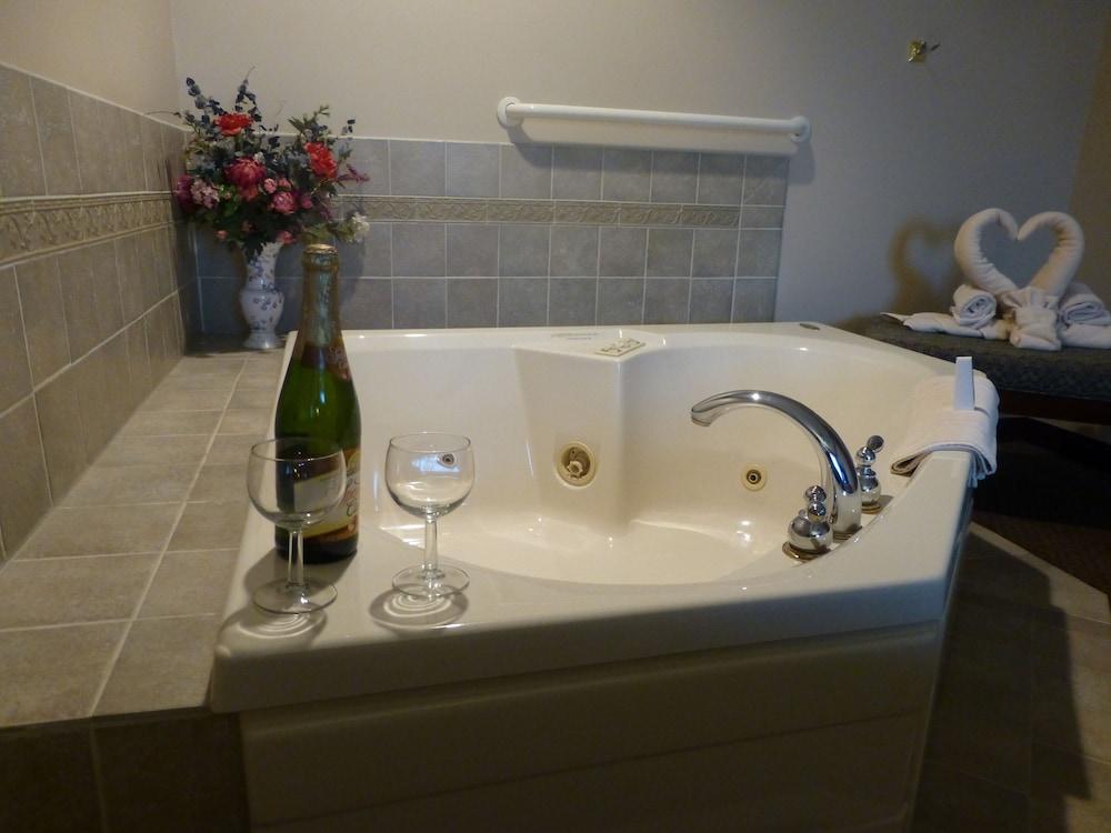 Hearthstone Inn & Suites photo 14