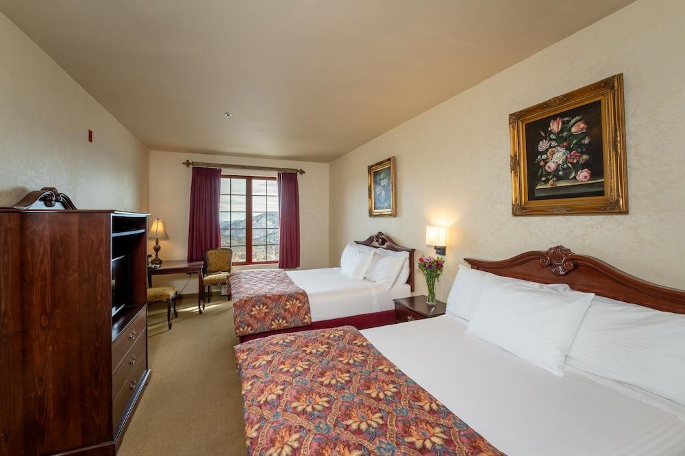 Silverland Inn and Suites photo 8