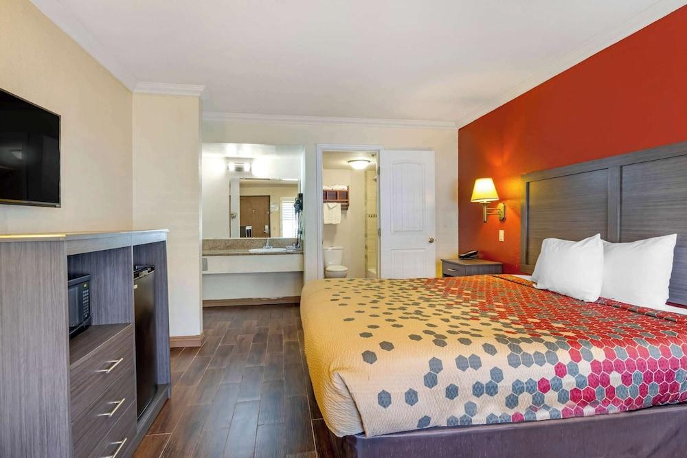 Econo Lodge Moreno Valley photo 6