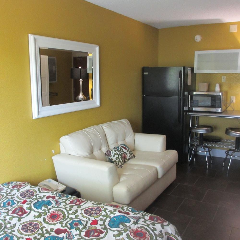 Riverside Suites photo 12
