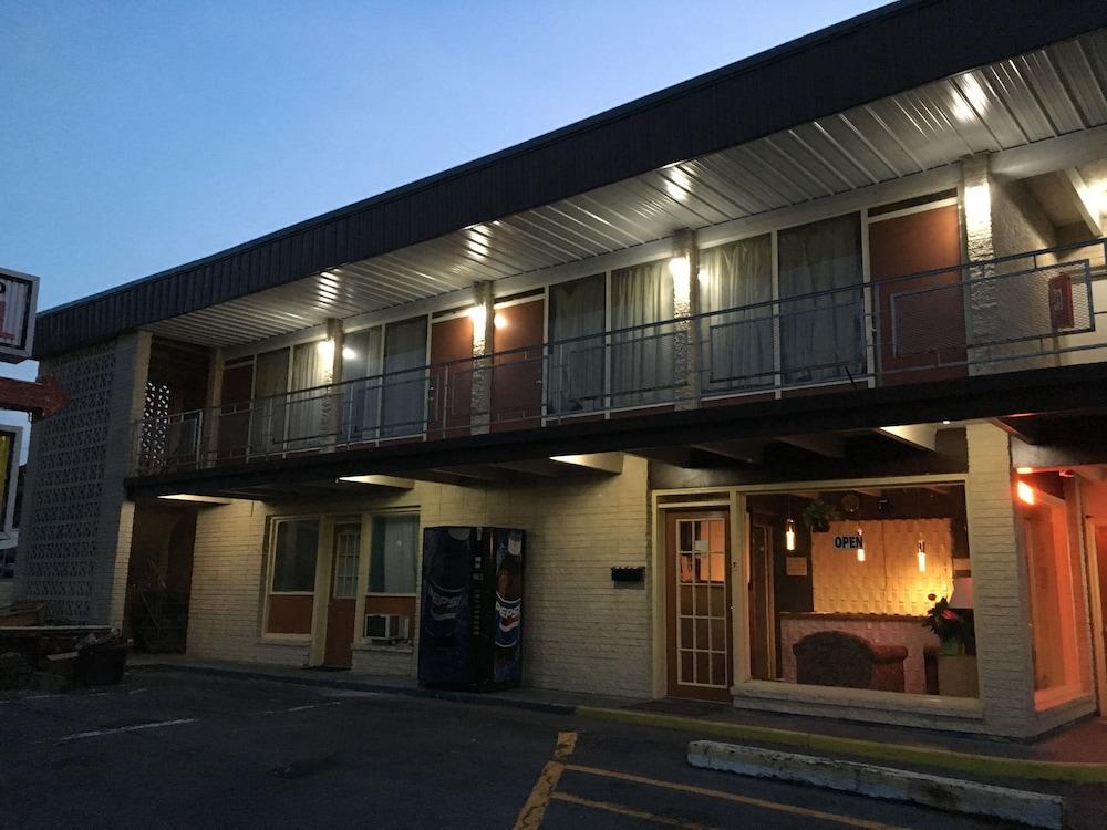 Breezwood Motel photo 4