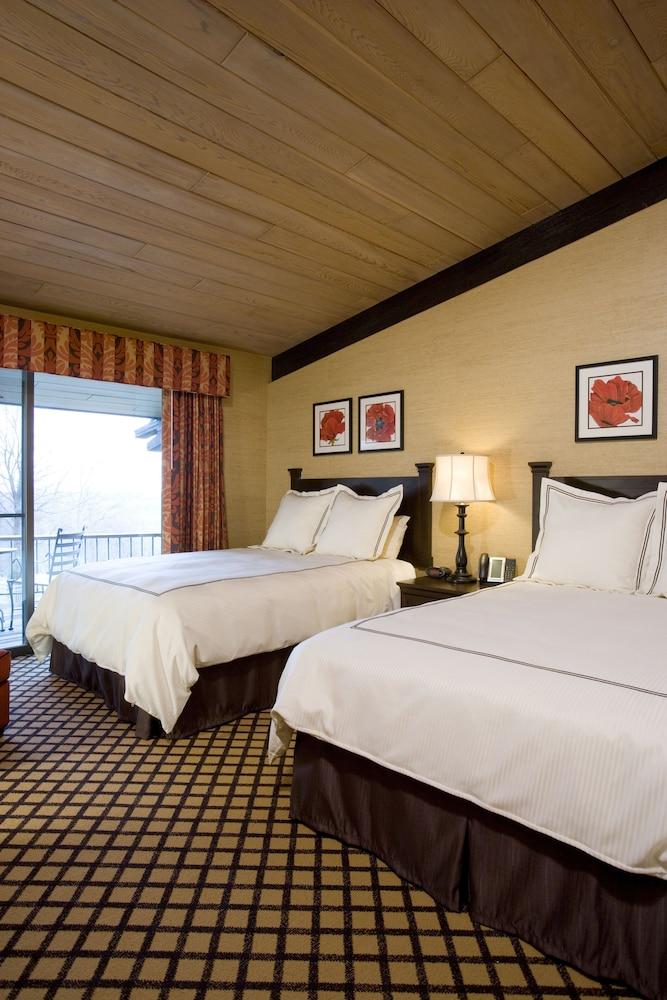 The Lakeview Hotel, Shanty Creek Resort photo 7