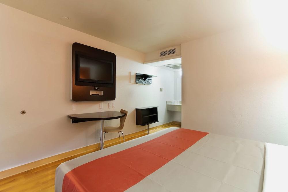 Motel 6 Capitol Heights, MD - Washington photo 5