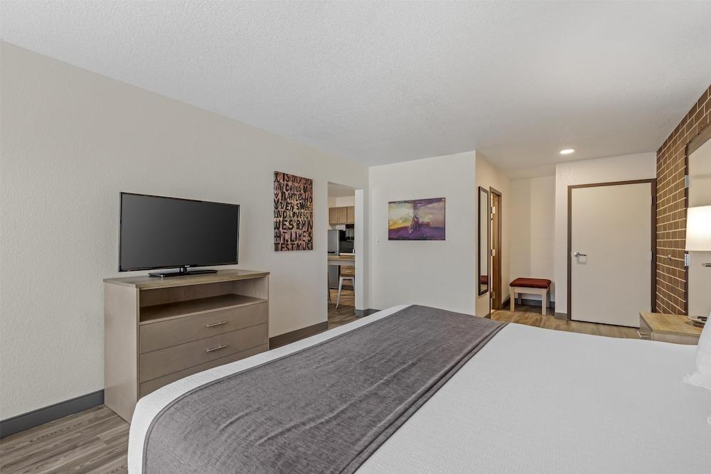Executive Residency By Best Western Waterloo & Cedar Falls photo 24