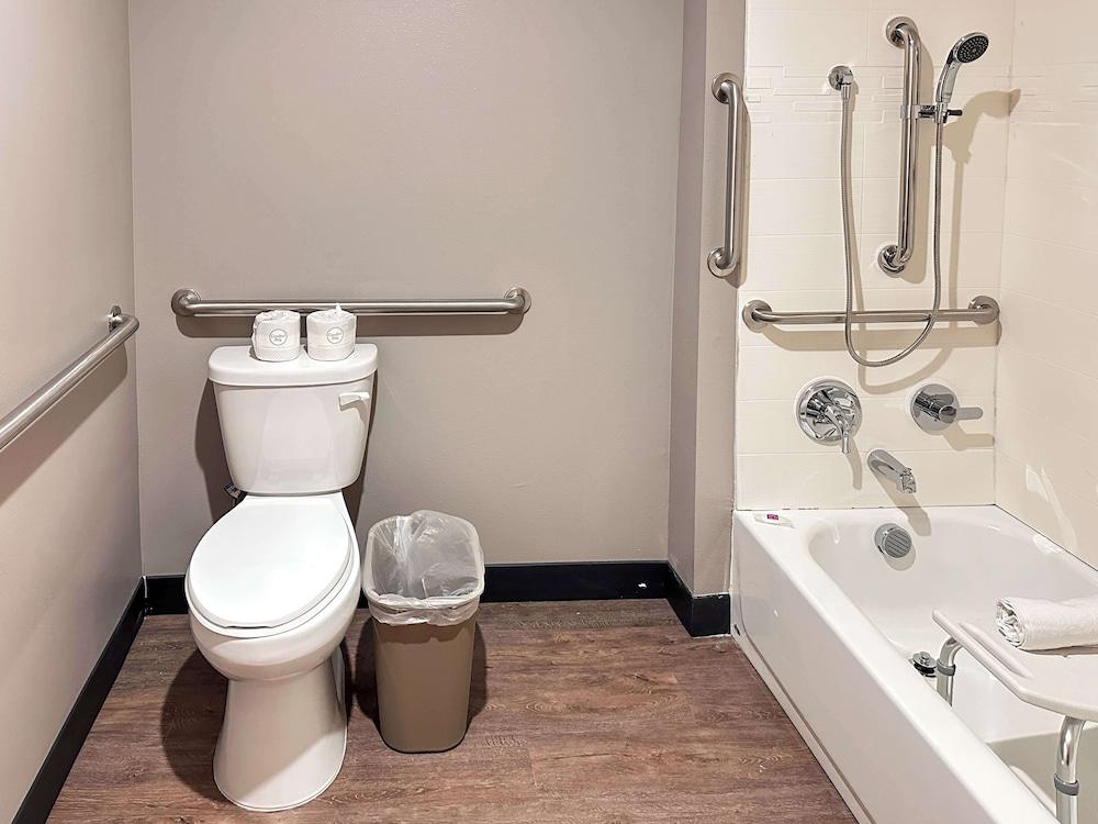 Studio 6 Richmond Airport photo 26