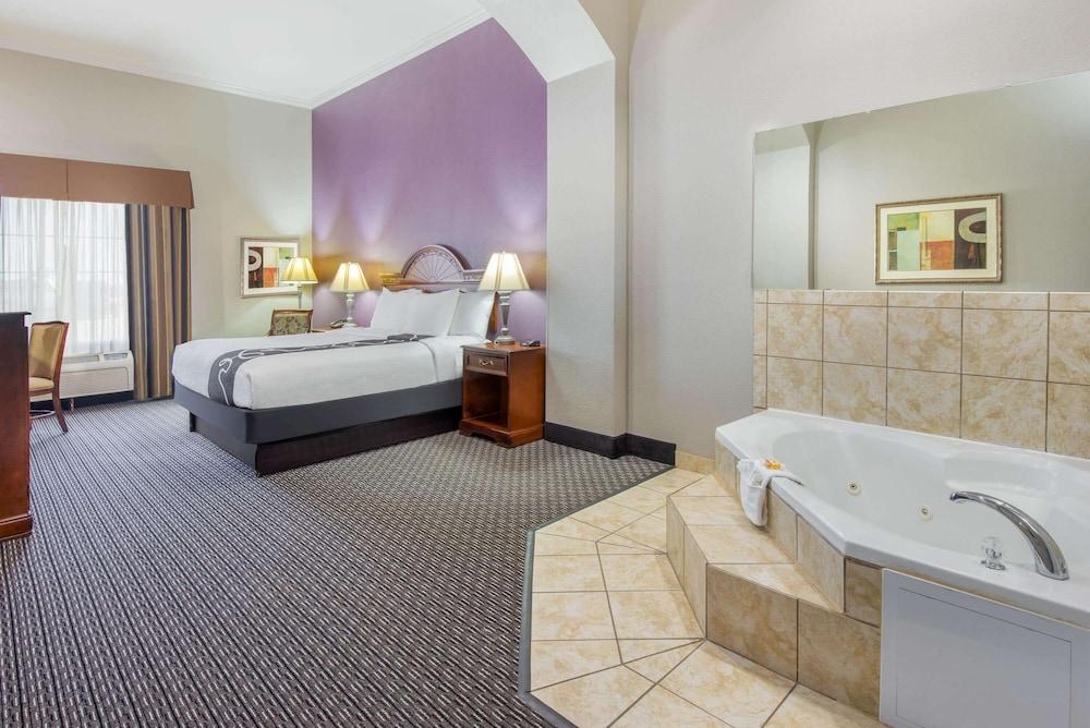 La Quinta Inn & Suites by Wyndham Gainesville photo 9