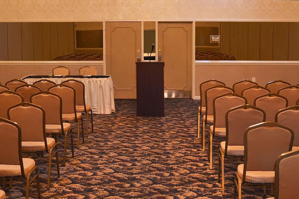 Clarion Hotel Philadelphia International Airport photo 36