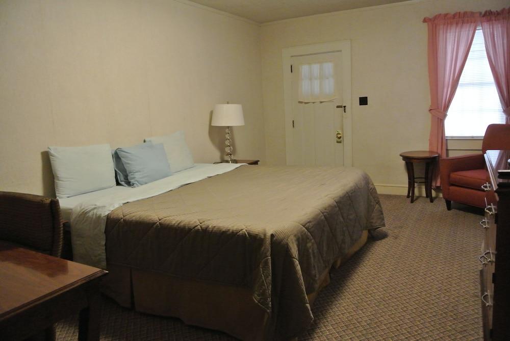 RoseWood Inn photo 45