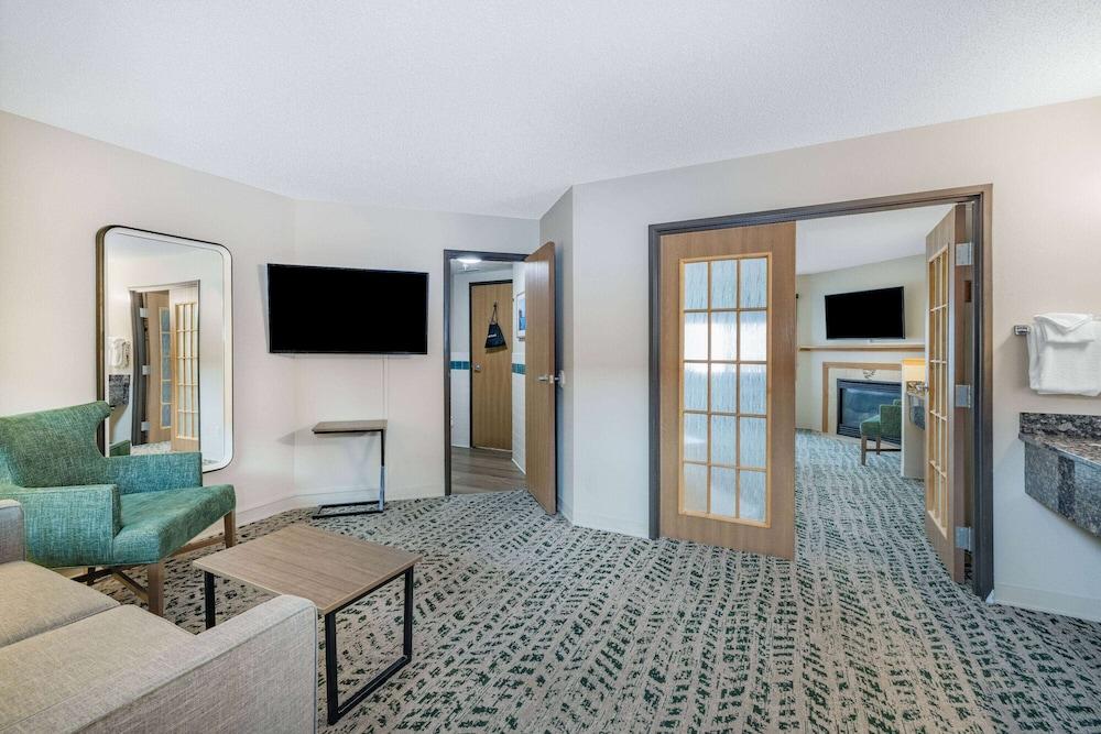 AmericInn by Wyndham Duluth South Black Woods Event Center photo 16