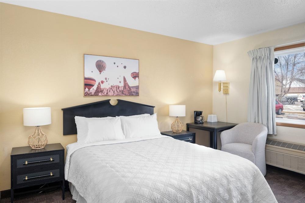 StayInn - Grand Forks photo 34