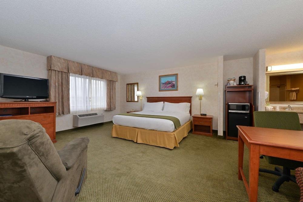 Vagabond Inn Executive - Green Valley photo 13