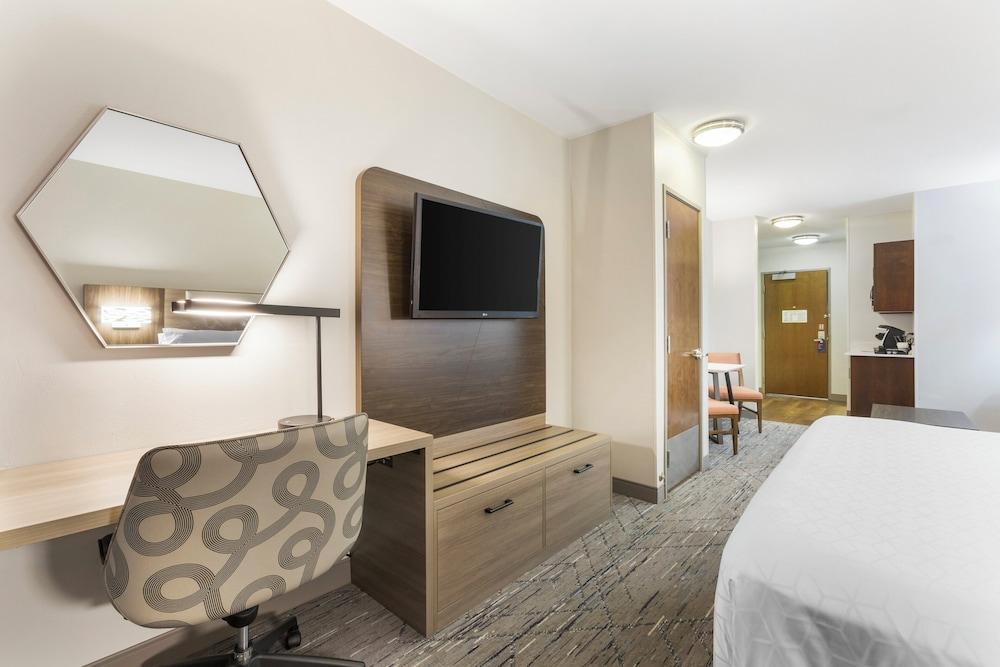 Holiday Inn Express Hotel & Suites Belgrade by IHG photo 10