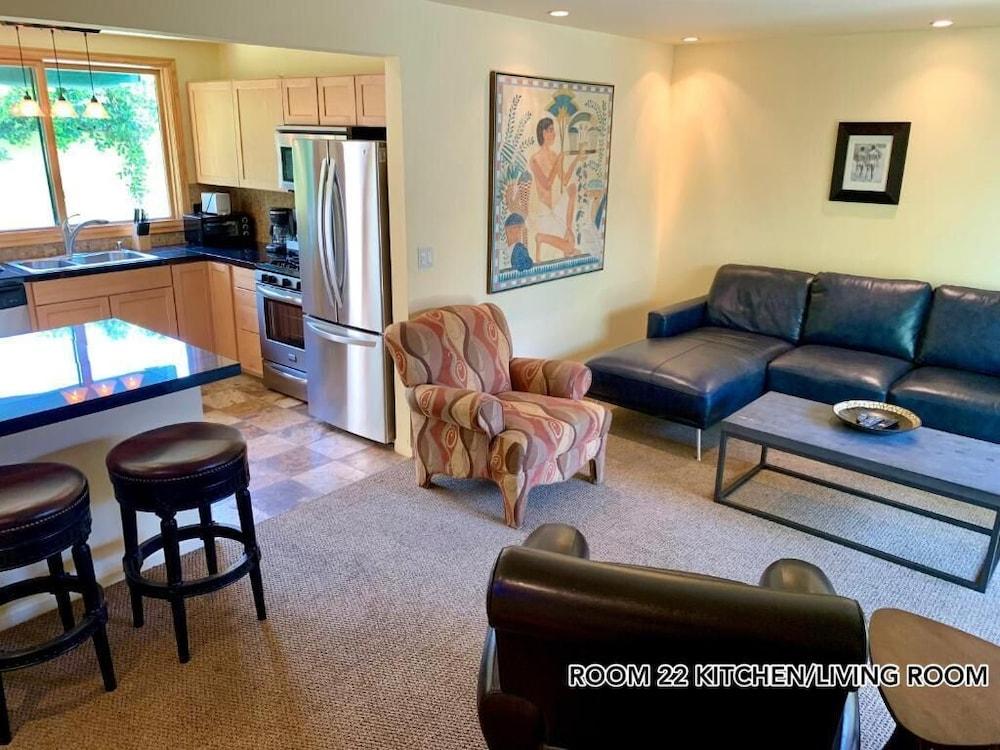 Atrium Palm Springs - Gay Men's Resort photo 15