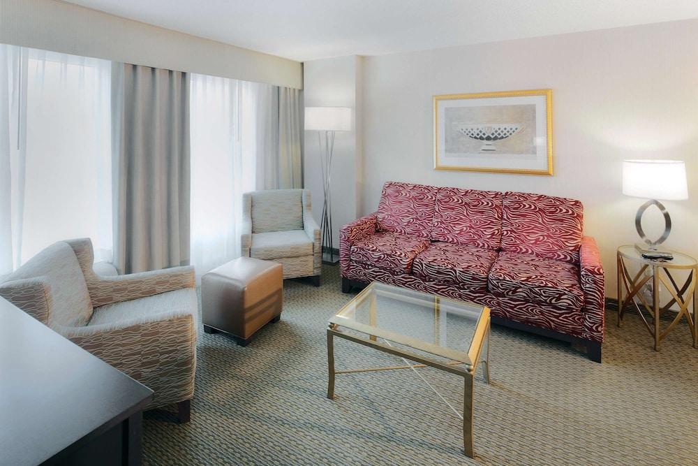 Hampton Inn & Suites Arlington Crystal City DCA photo 50