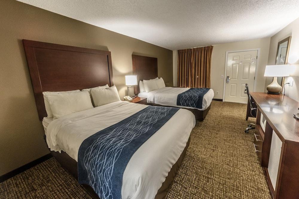 Richland Inn Lawrenceburg photo 25