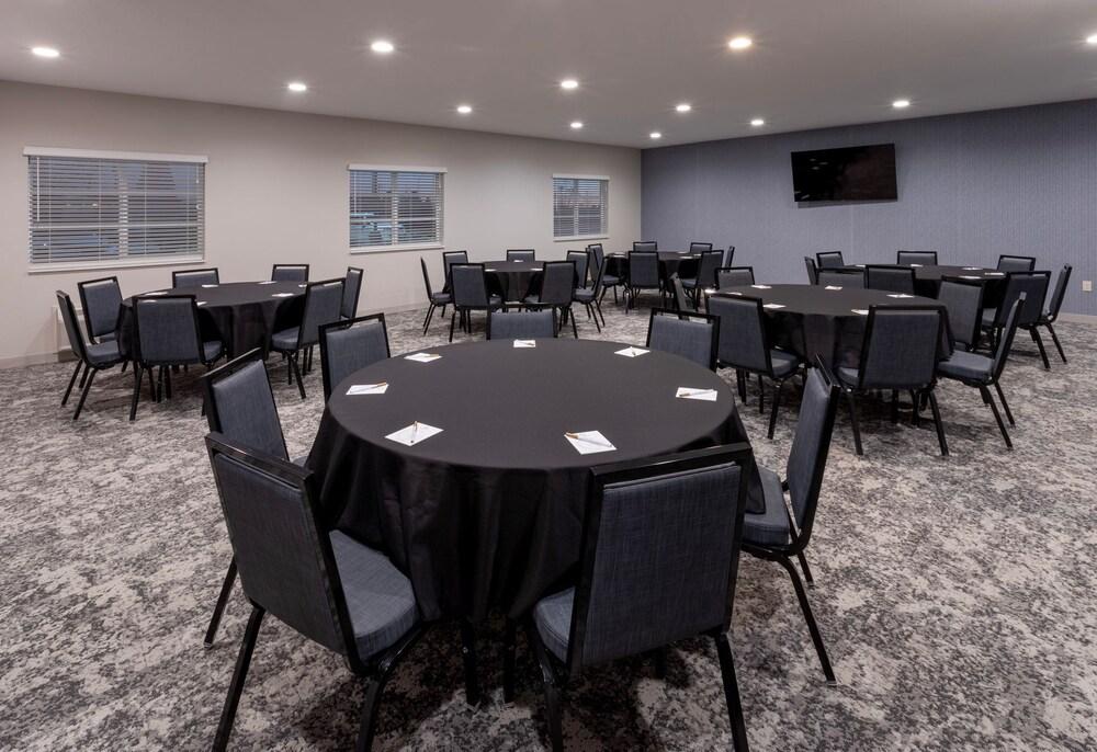 GrandStay Hotel & Suites Algona IA photo 22