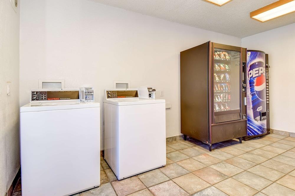 Motel 6 Riverside, CA - South photo 22