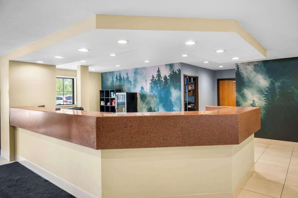 White Pines Inn & Suites photo 7