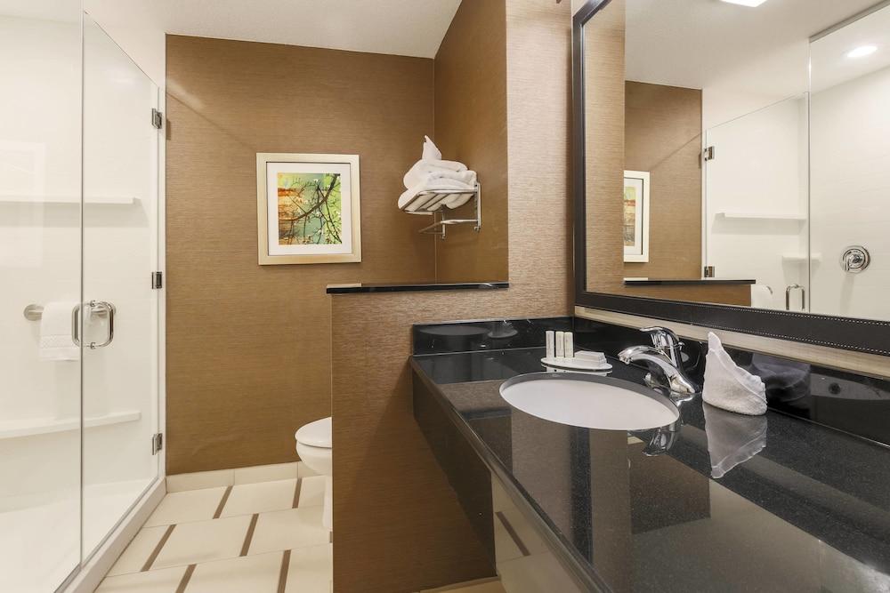 Fairfield Inn & Suites Pleasanton photo 16