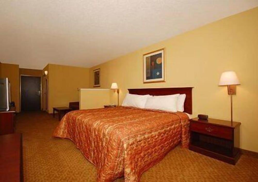 Country Hearth Inn & Suites photo 27