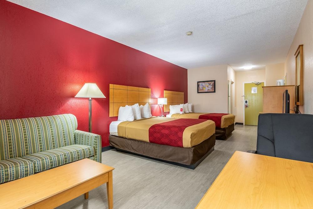 Econo Lodge Topeka at Wanamaker photo 6