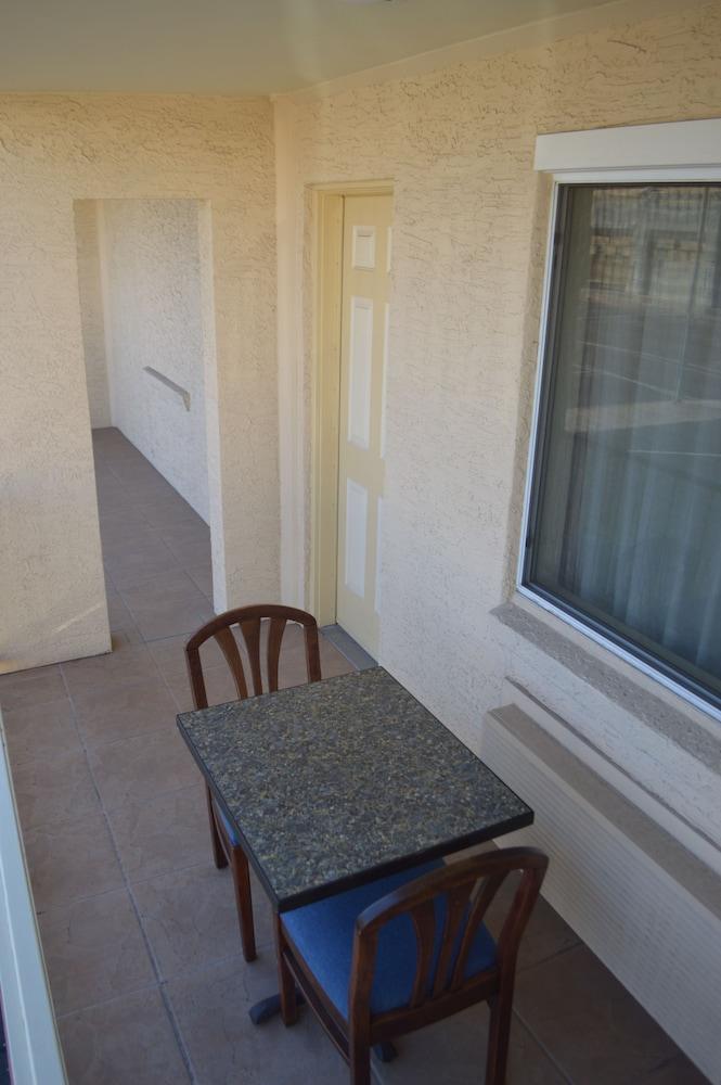 Central Phoenix Hotel photo 14