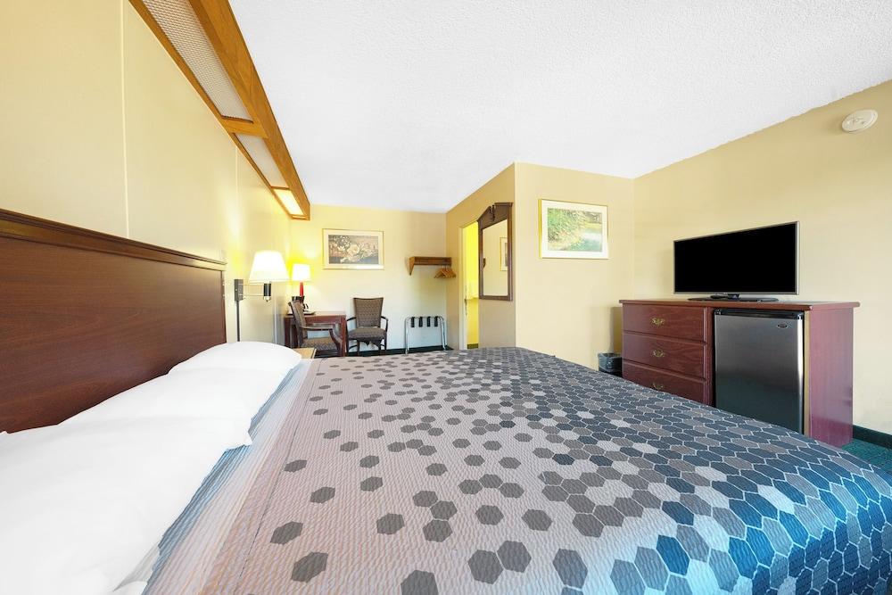 Broadway Inn photo 16