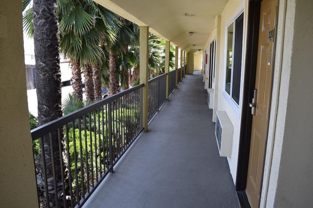 Budget Inn La Puente photo 11