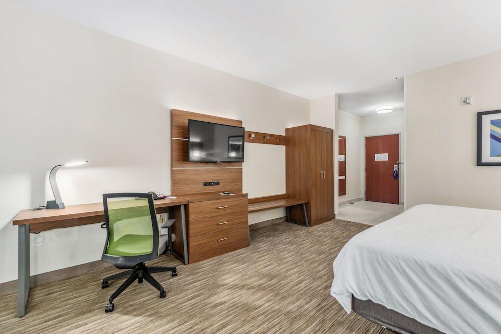 Holiday Inn Express Suites Van Buren-Ft Smith Area by IHG photo 29