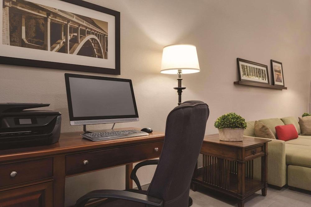 Country Inn & Suites by Radisson, Cedar Falls, IA photo 58